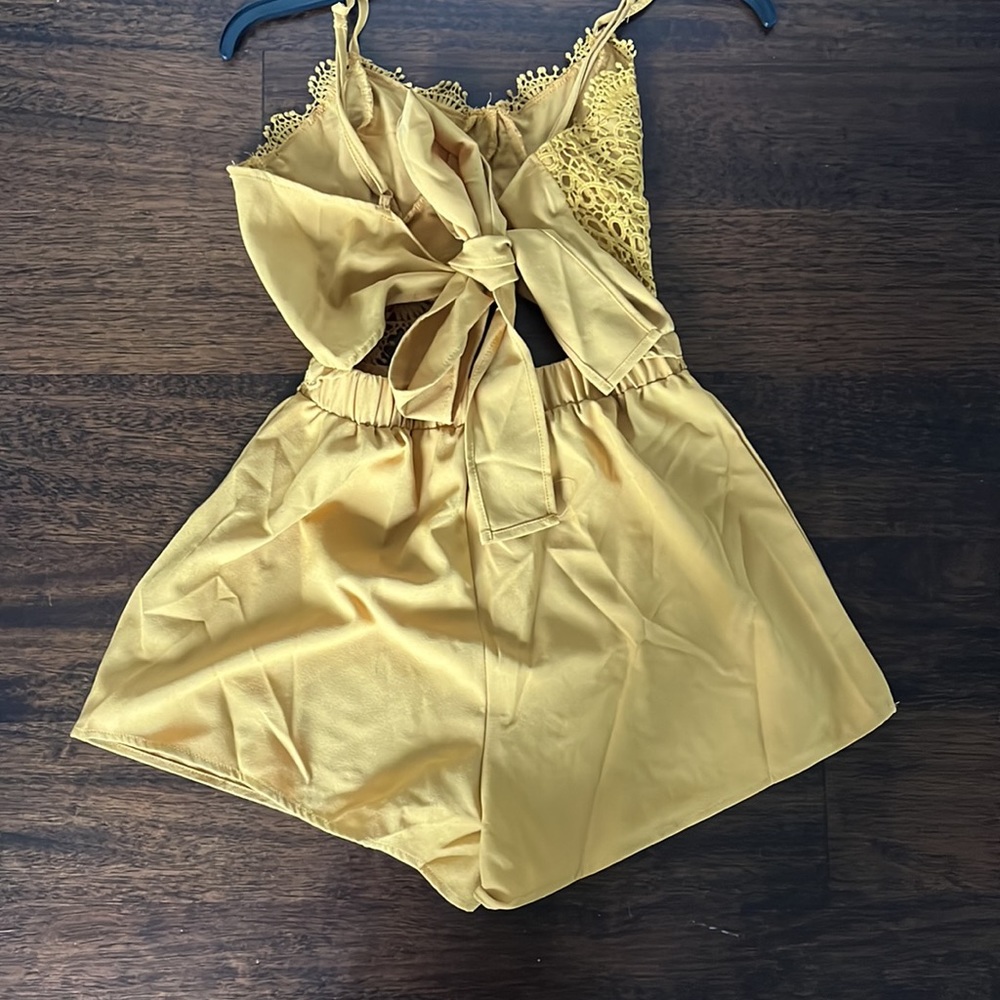 romper - Picture 2 of 4